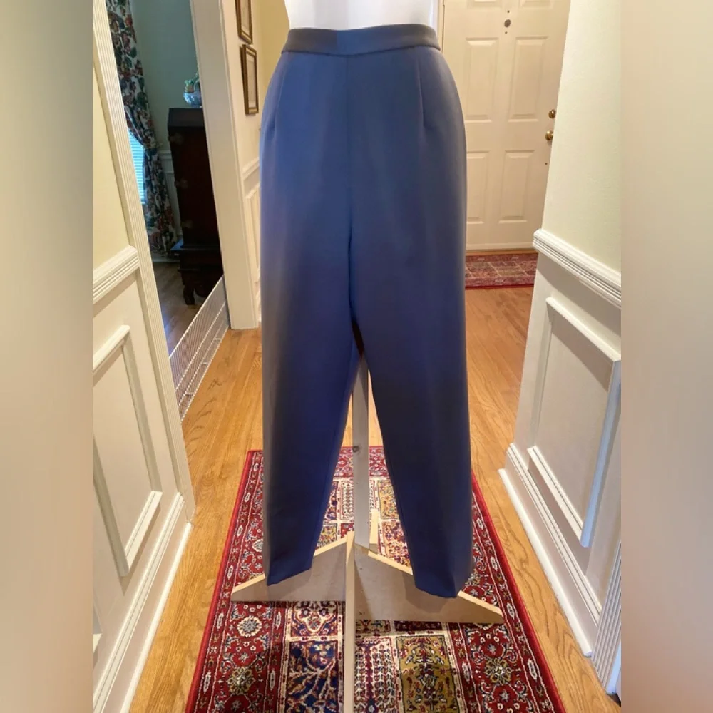 NWOT Oleg Cassini - Woman’s gray (black tie) dress pants, Size: 8